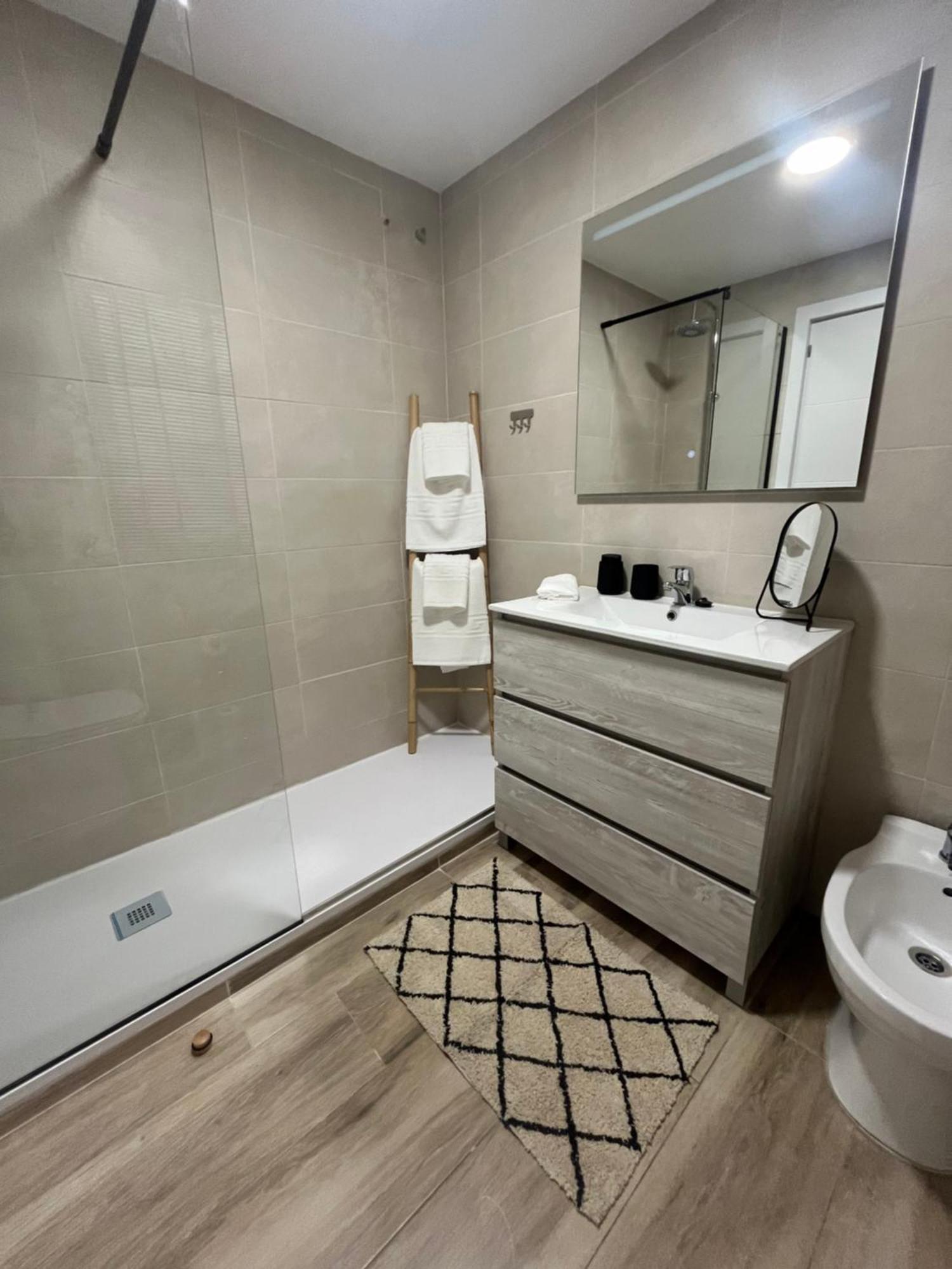 Love Rent4 Malaga Huelin Eksteriør billede